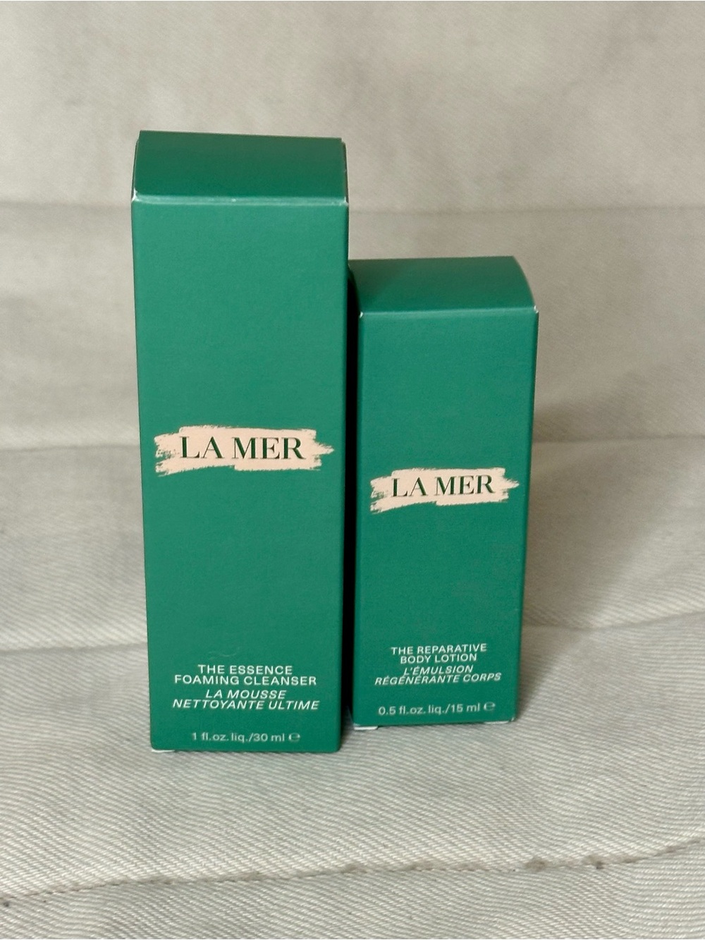 La Mer Green Skincare Duo with Gold Logo Accents